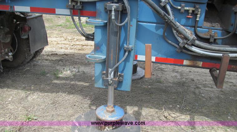 image for item E3916 2005 Universal Refiner Rascal tub grinder