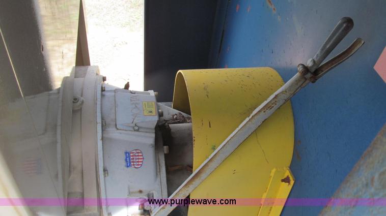 image for item E3916 2005 Universal Refiner Rascal tub grinder