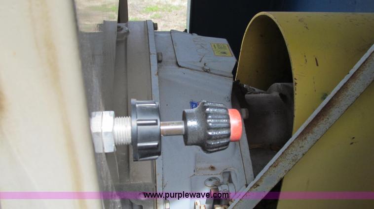 image for item E3916 2005 Universal Refiner Rascal tub grinder