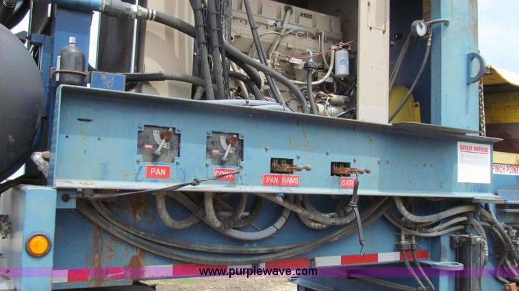 image for item E3916 2005 Universal Refiner Rascal tub grinder