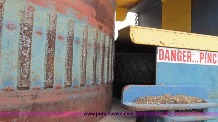 image for item E3916 2005 Universal Refiner Rascal tub grinder