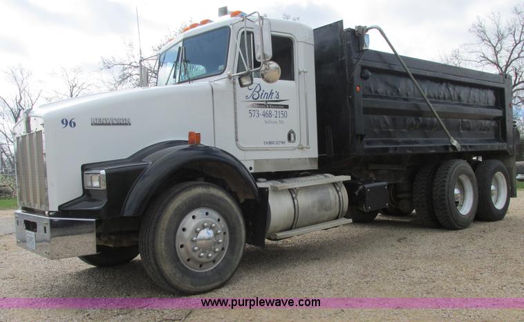 image for item E7194 1996 Kenworth T800 dump truck