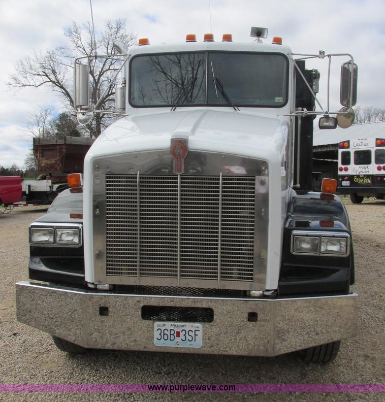 image for item E7194 1996 Kenworth T800 dump truck