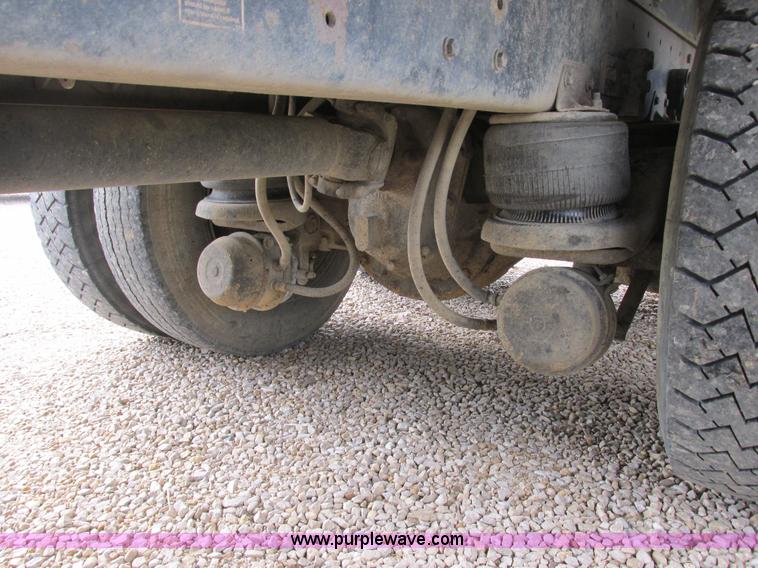 image for item E7194 1996 Kenworth T800 dump truck