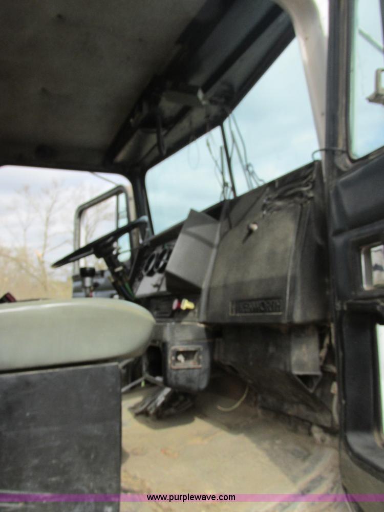 image for item E7194 1996 Kenworth T800 dump truck