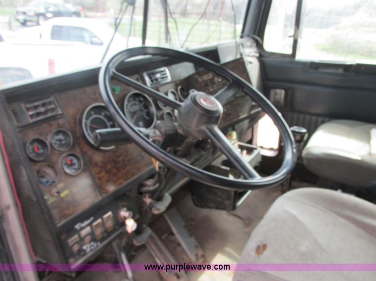 image for item E7194 1996 Kenworth T800 dump truck