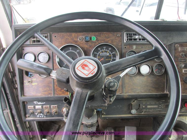 image for item E7194 1996 Kenworth T800 dump truck