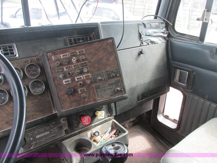 image for item E7194 1996 Kenworth T800 dump truck