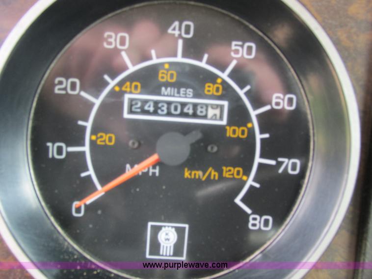 image for item E7194 1996 Kenworth T800 dump truck