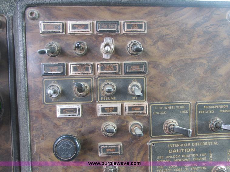 image for item E7194 1996 Kenworth T800 dump truck