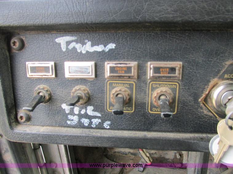 image for item E7194 1996 Kenworth T800 dump truck