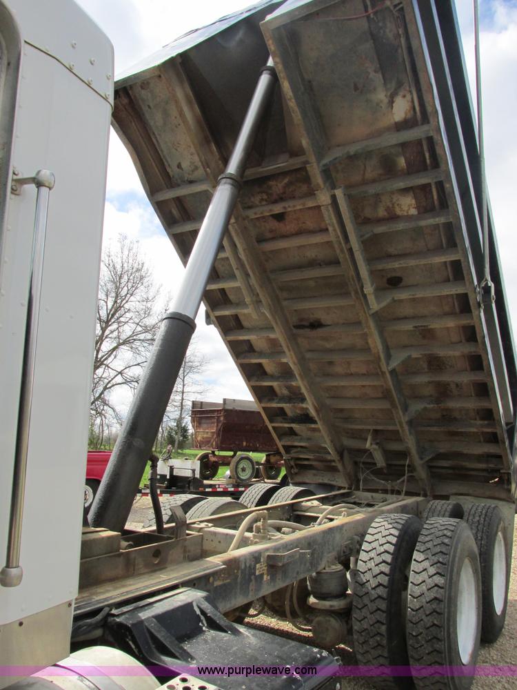 image for item E7194 1996 Kenworth T800 dump truck