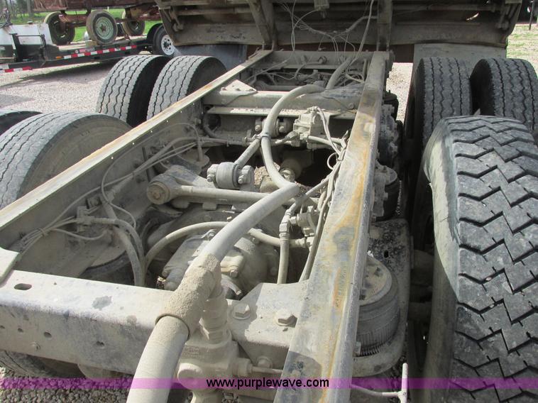 image for item E7194 1996 Kenworth T800 dump truck