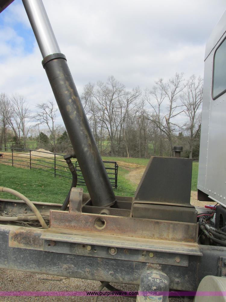 image for item E7194 1996 Kenworth T800 dump truck