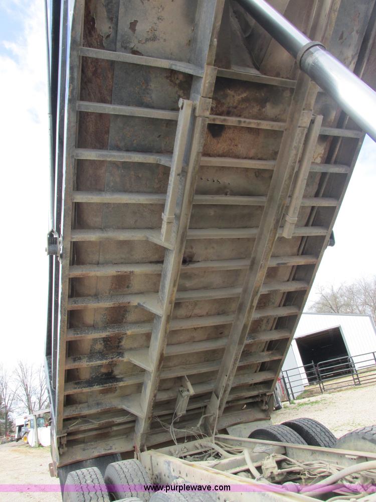 image for item E7194 1996 Kenworth T800 dump truck