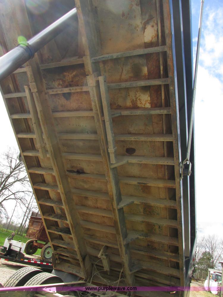 image for item E7194 1996 Kenworth T800 dump truck