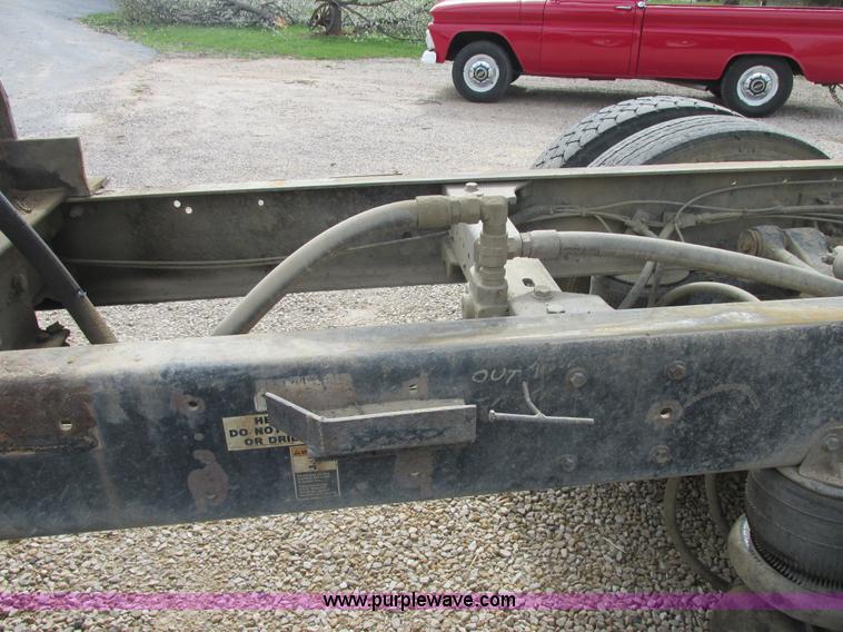 image for item E7194 1996 Kenworth T800 dump truck