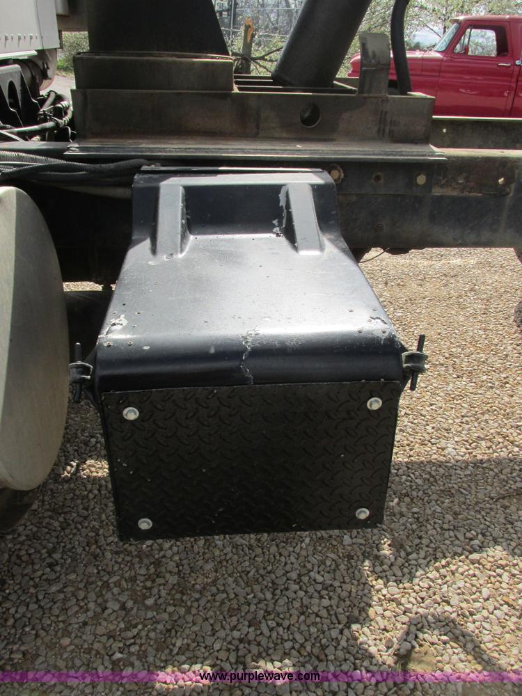 image for item E7194 1996 Kenworth T800 dump truck