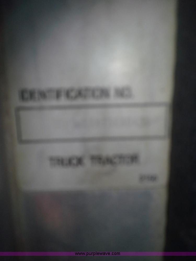 image for item E7194 1996 Kenworth T800 dump truck