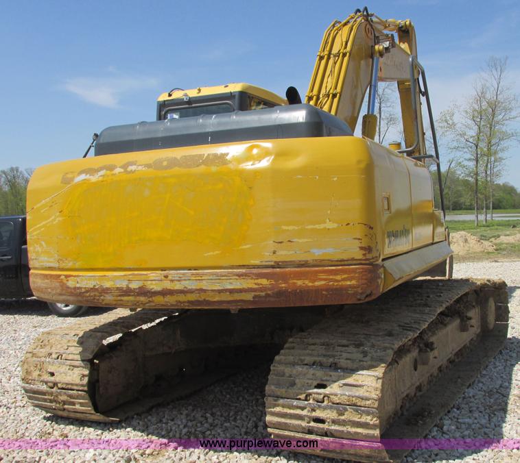image for item E7196 2003 Komatsu PC200LC-7 excavator