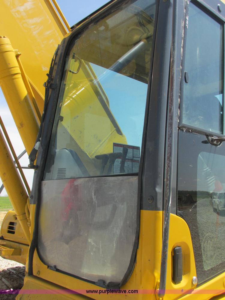 image for item E7196 2003 Komatsu PC200LC-7 excavator