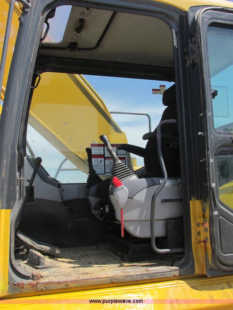 image for item E7196 2003 Komatsu PC200LC-7 excavator