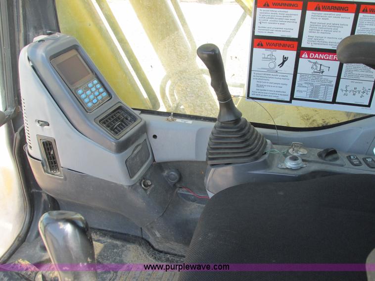 image for item E7196 2003 Komatsu PC200LC-7 excavator