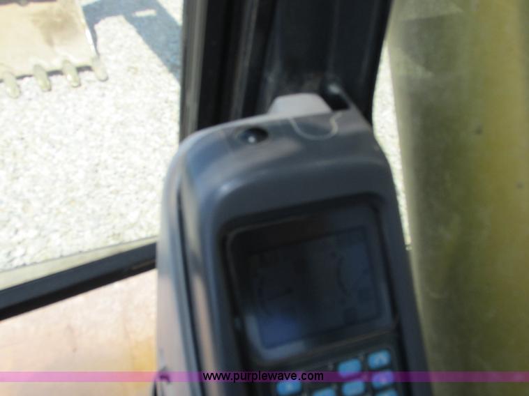 image for item E7196 2003 Komatsu PC200LC-7 excavator