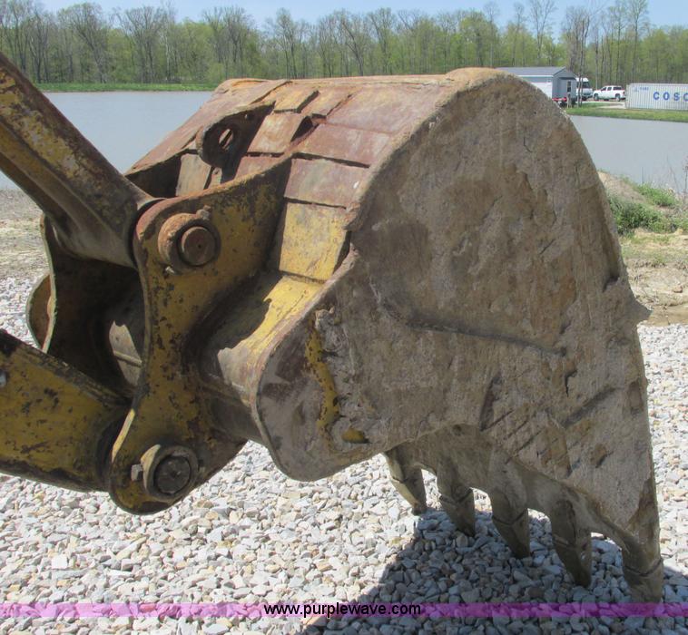 image for item E7196 2003 Komatsu PC200LC-7 excavator