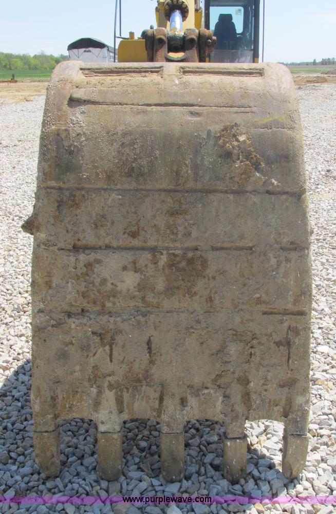 image for item E7196 2003 Komatsu PC200LC-7 excavator