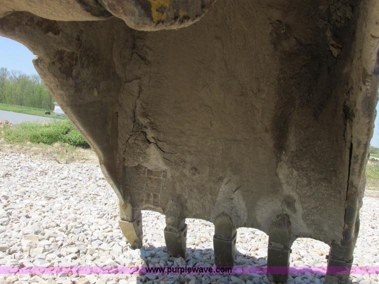 image for item E7196 2003 Komatsu PC200LC-7 excavator