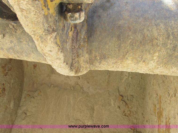 image for item E7196 2003 Komatsu PC200LC-7 excavator