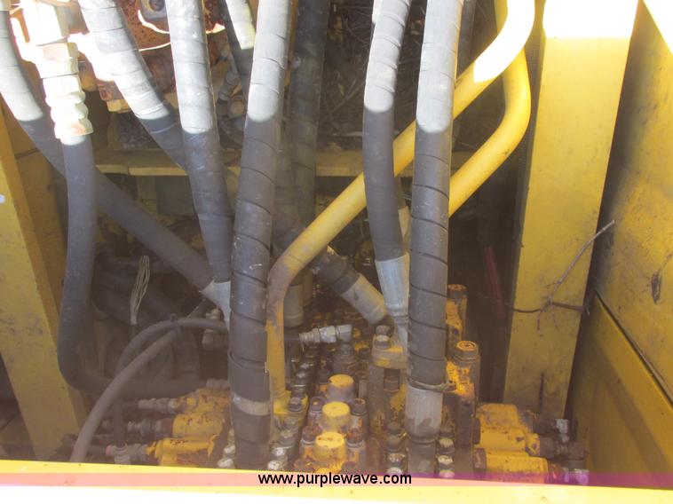 image for item E7196 2003 Komatsu PC200LC-7 excavator