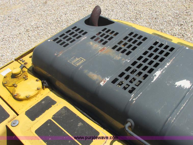 image for item E7196 2003 Komatsu PC200LC-7 excavator