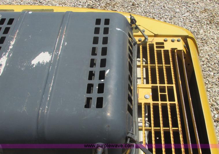 image for item E7196 2003 Komatsu PC200LC-7 excavator