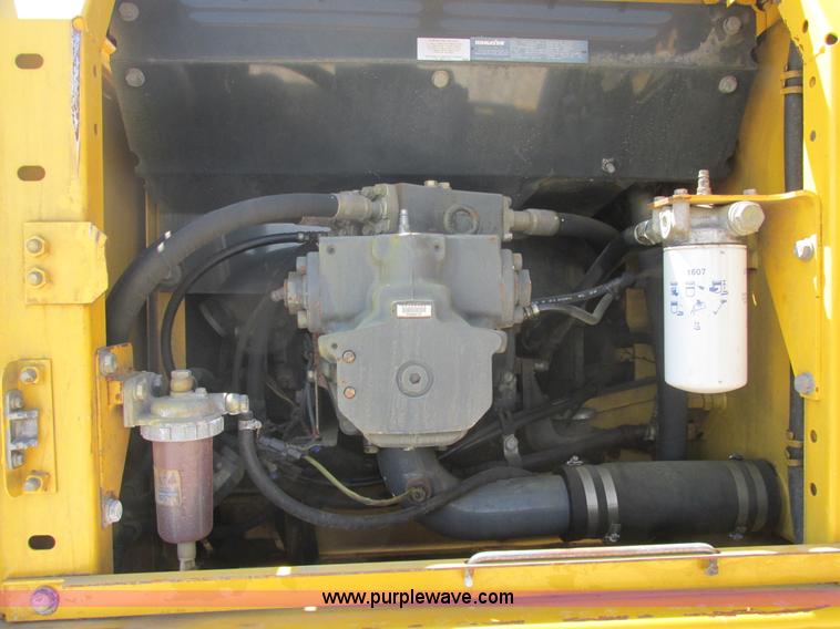 image for item E7196 2003 Komatsu PC200LC-7 excavator