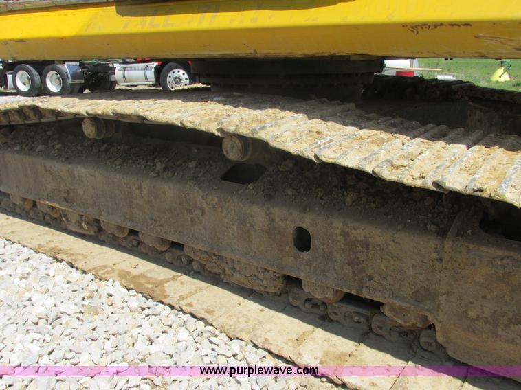 image for item E7196 2003 Komatsu PC200LC-7 excavator