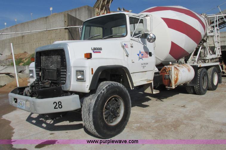 image for item E7227 1991 Ford L9000 mixer truck