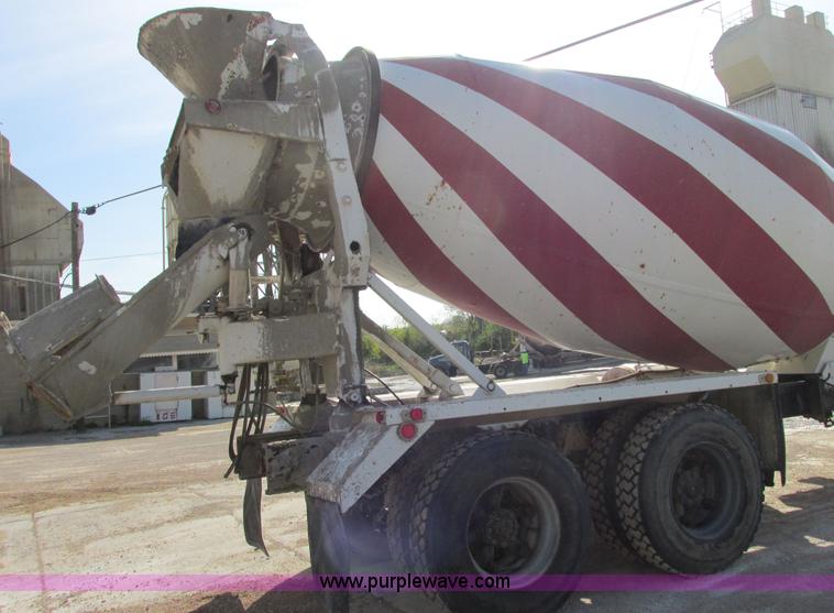 image for item E7227 1991 Ford L9000 mixer truck