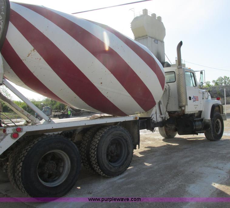 image for item E7227 1991 Ford L9000 mixer truck