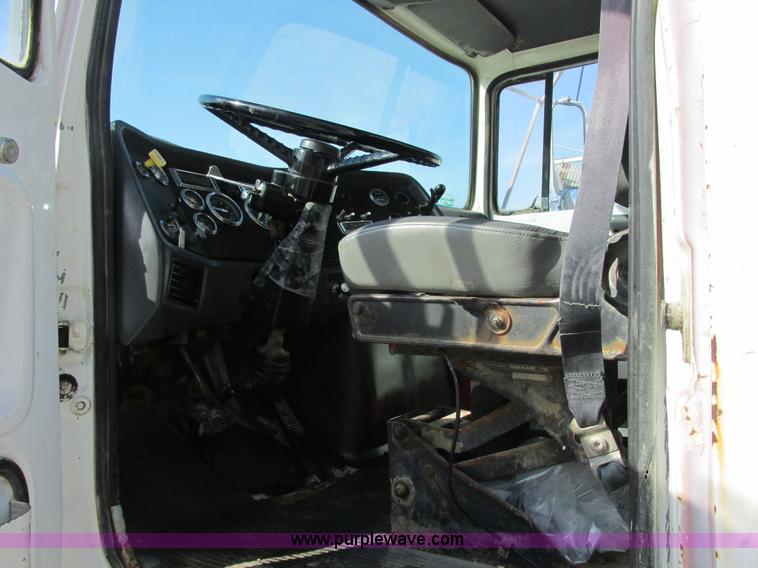 image for item E7227 1991 Ford L9000 mixer truck