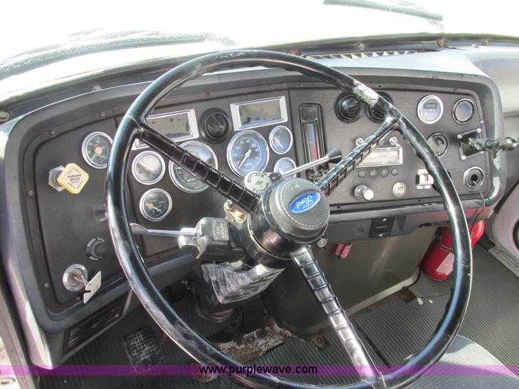 image for item E7227 1991 Ford L9000 mixer truck