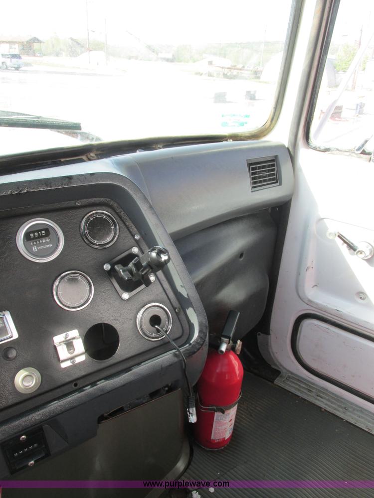 image for item E7227 1991 Ford L9000 mixer truck