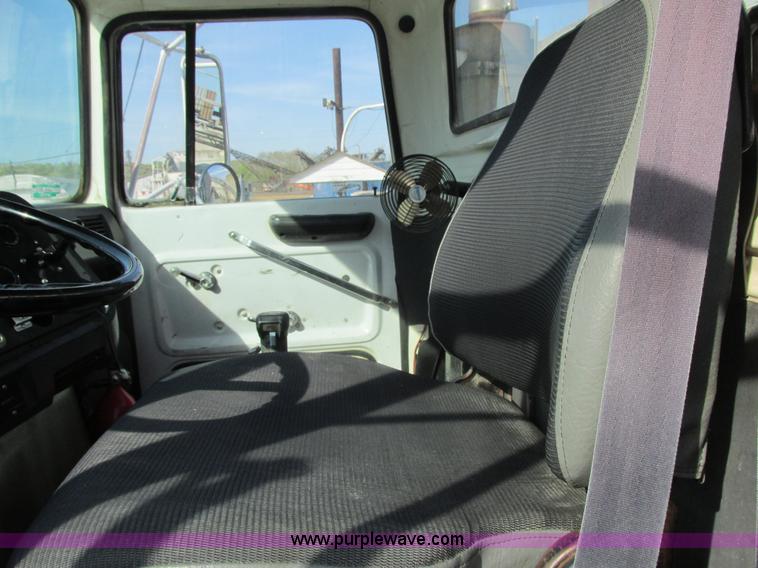 image for item E7227 1991 Ford L9000 mixer truck