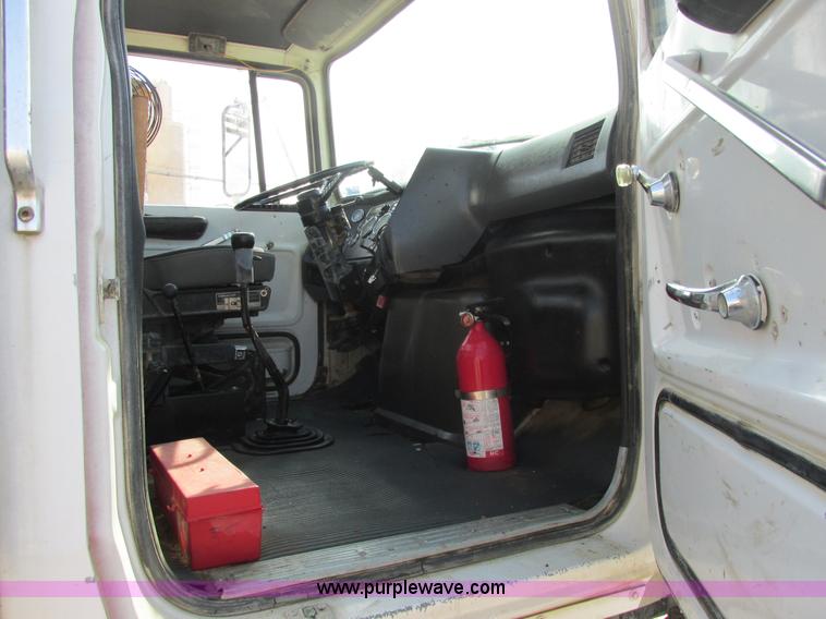 image for item E7227 1991 Ford L9000 mixer truck