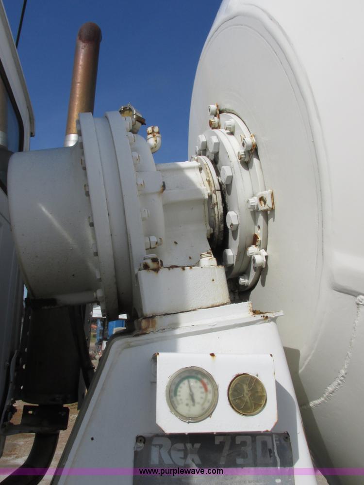 image for item E7227 1991 Ford L9000 mixer truck