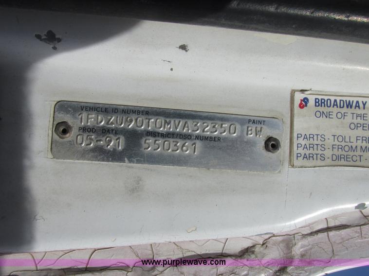image for item E7227 1991 Ford L9000 mixer truck