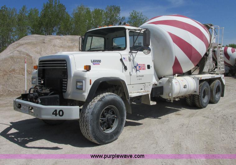 image for item E7228 1995 Ford L9000 mixer truck