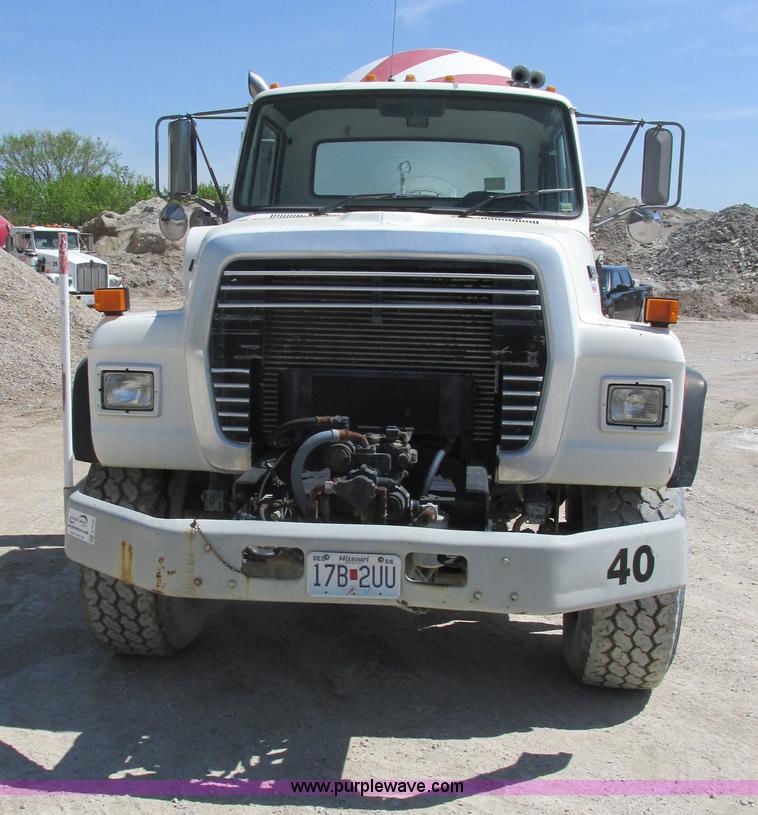 image for item E7228 1995 Ford L9000 mixer truck