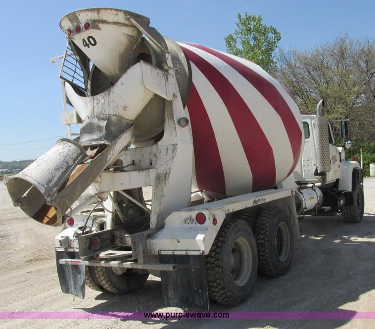 image for item E7228 1995 Ford L9000 mixer truck